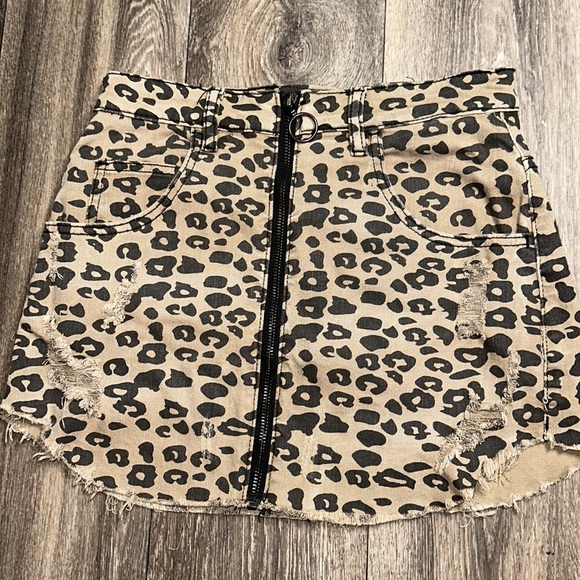 Cheetah Zipper Skirt - Picture 2 of 6